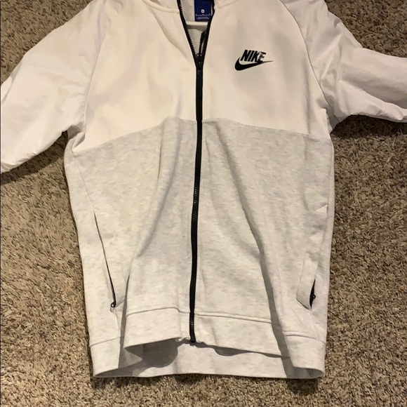 White Nike Jacket - Picture 2 of 4